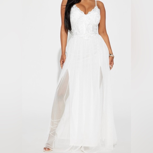 Fashion Nova Dresses & Skirts - Fashion Nova White Lace Bodice Maxi Dress with Sheer Skirt